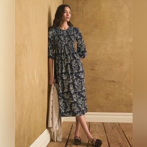 Garnet Hill Smocked-Bodice Knit Midi Dress in Navy Dahlia Floral size small